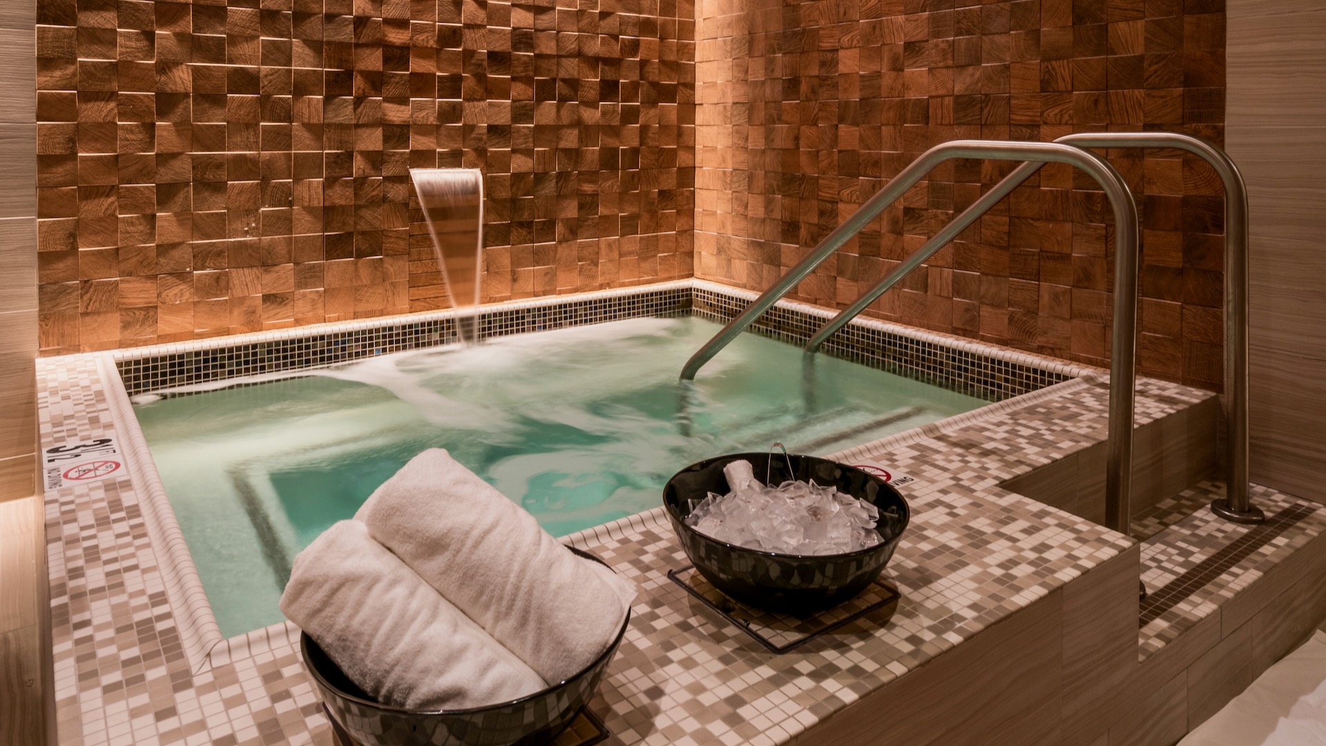 Jacuzzi, Pasea Hotel & Spa, Spas of America